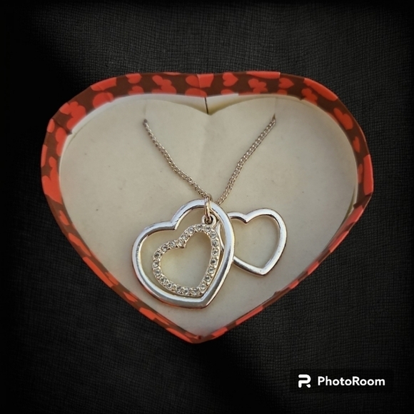 3/$30 AVON Silvertone Loving Moments Three Heart Pendant Necklace - Picture 1 of 1